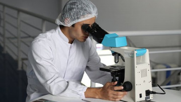 scientist 2141259 340