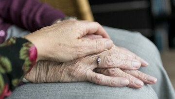 hands 2906458 340