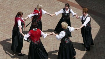 round dance 2464228 340