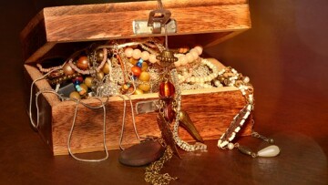 treasure chest 619868 340