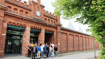 Studerande framför Technobotnia