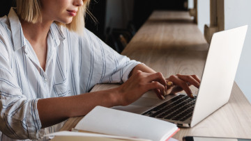 kvinnajobbarviddator3 v2