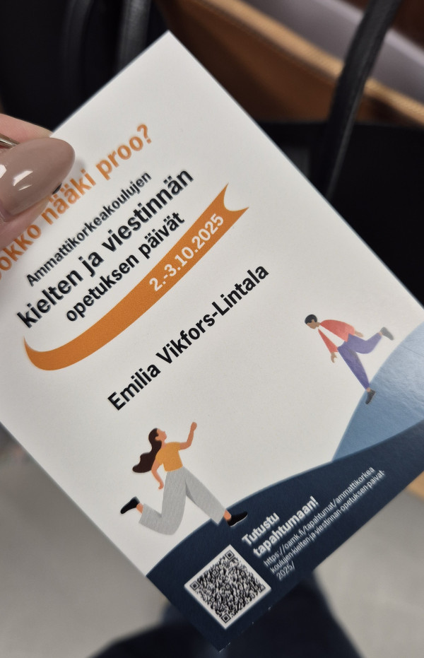 En bild av en namnlapp till en konferens.