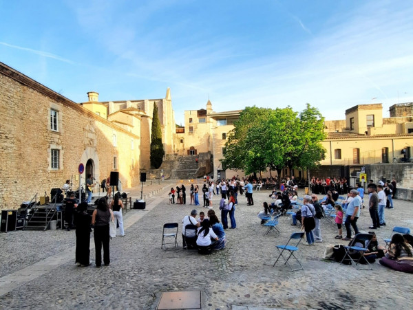 A group of people outdoors.