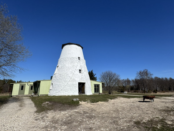A white brick building